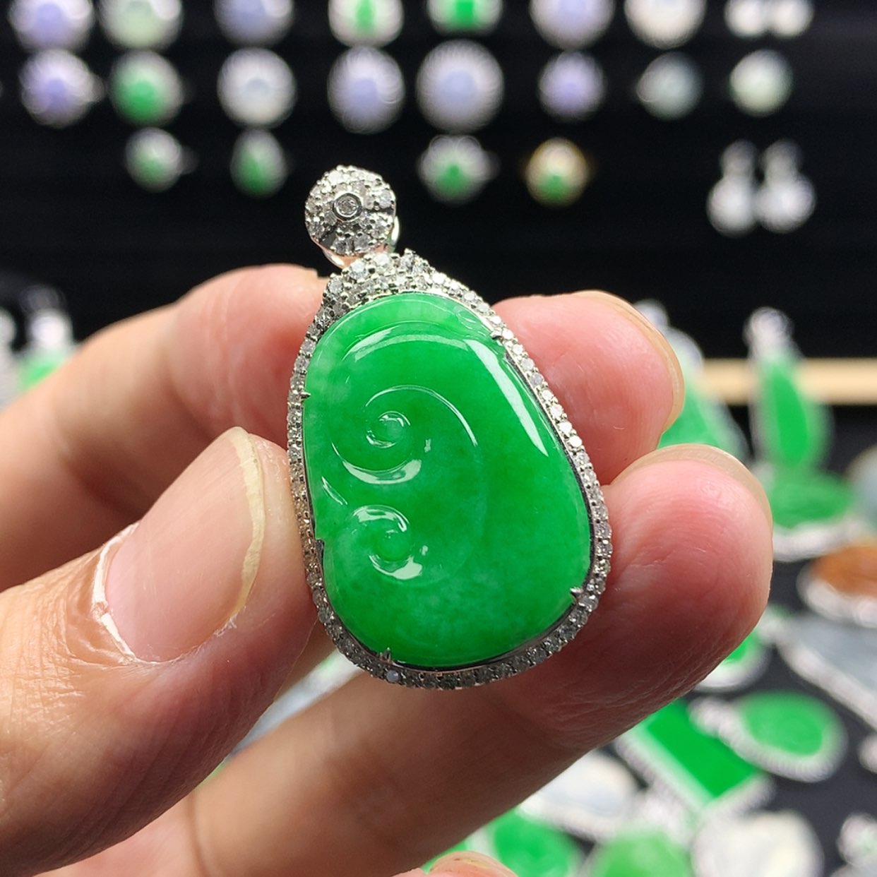【闪购商品】翡翠颈饰18K金镶嵌彩****阳