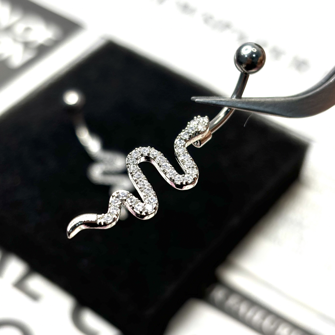 钛钢锆石耳饰 爆款欧美风格 镶锆石钻肚脐环 钛钢材质穿孔肚脐蛇