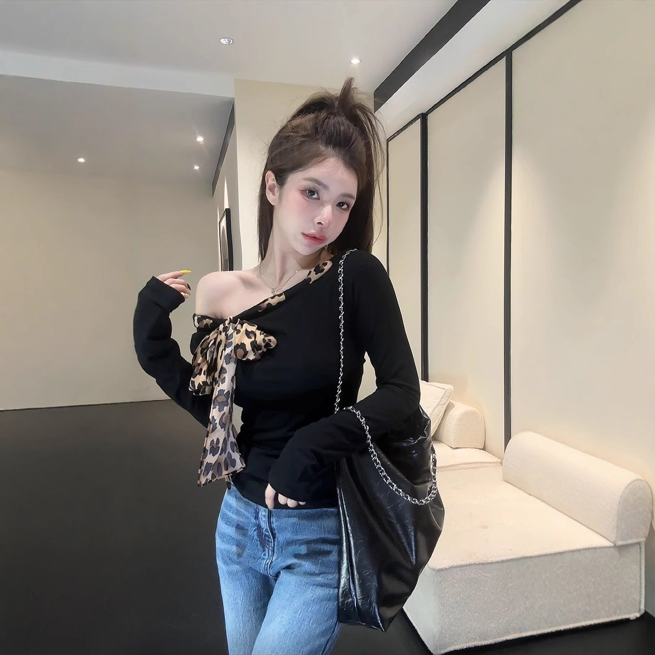 莫代尔黑色毛衣女秋冬慵懒风高级感套头内搭甜辣设计感露肩针织衫