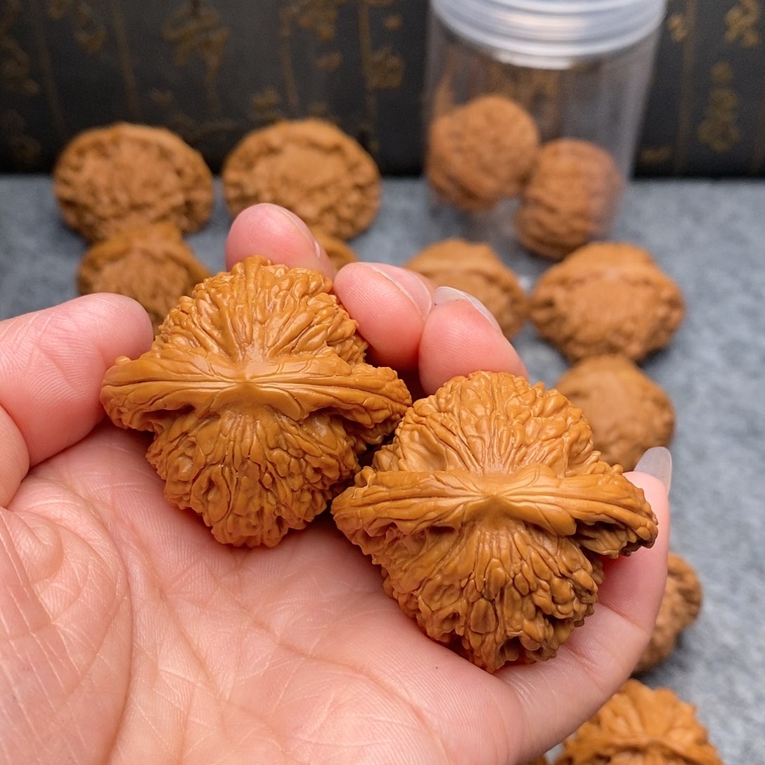 文玩核桃把件精品粗筋虎43