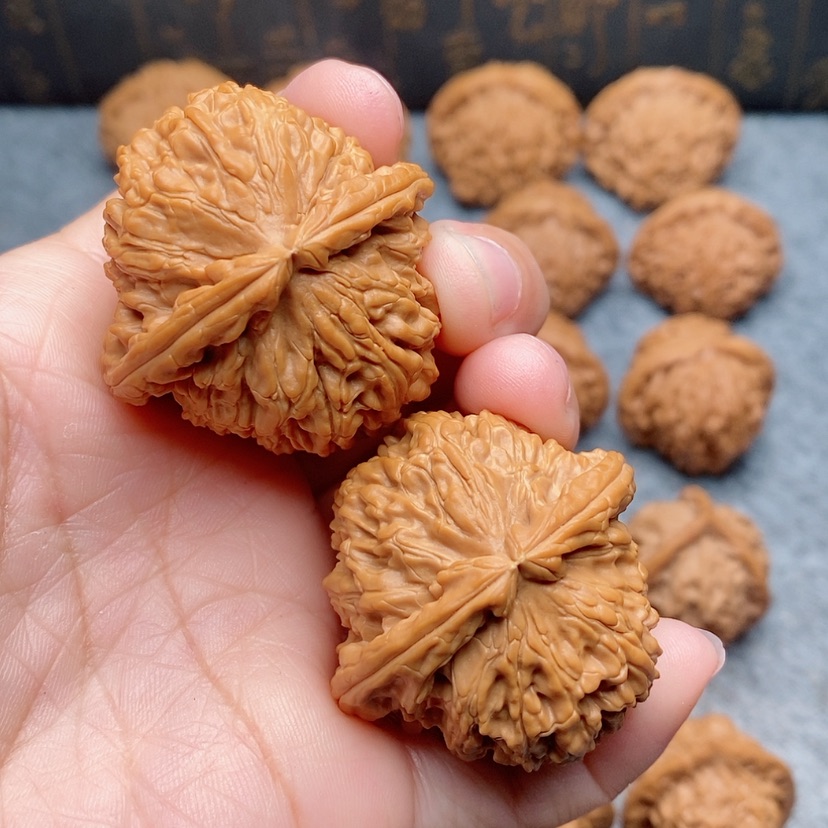 【闪购商品】文玩核桃把件缘****花三角白42全