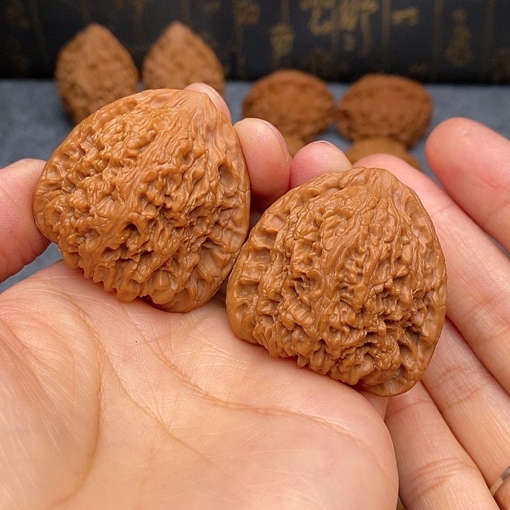 文玩核桃把件三角南疆40全品