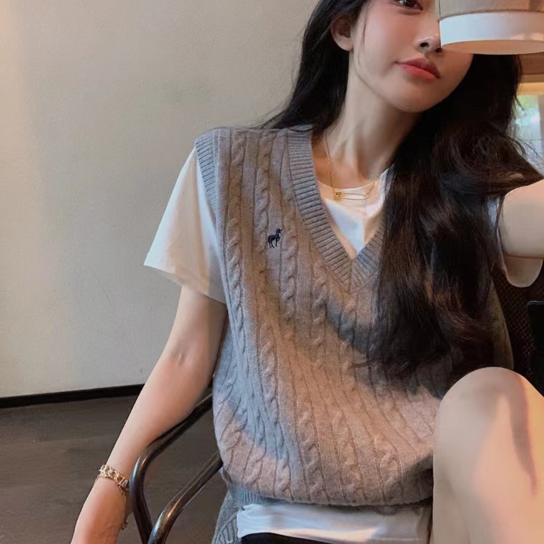 100%纯羊毛马甲背心麻花V领学院风套头坎肩针织衫春秋女新款刺绣