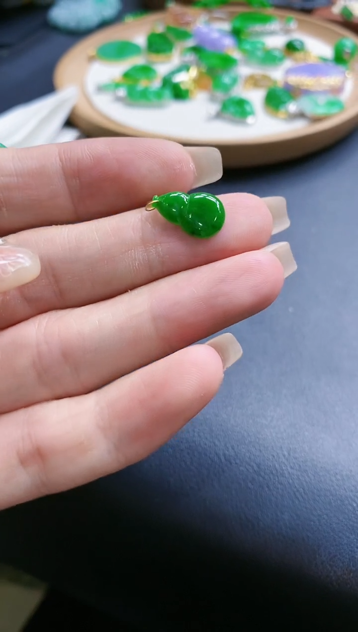 【闪购商品】翡翠颈饰18K金镶嵌葫芦