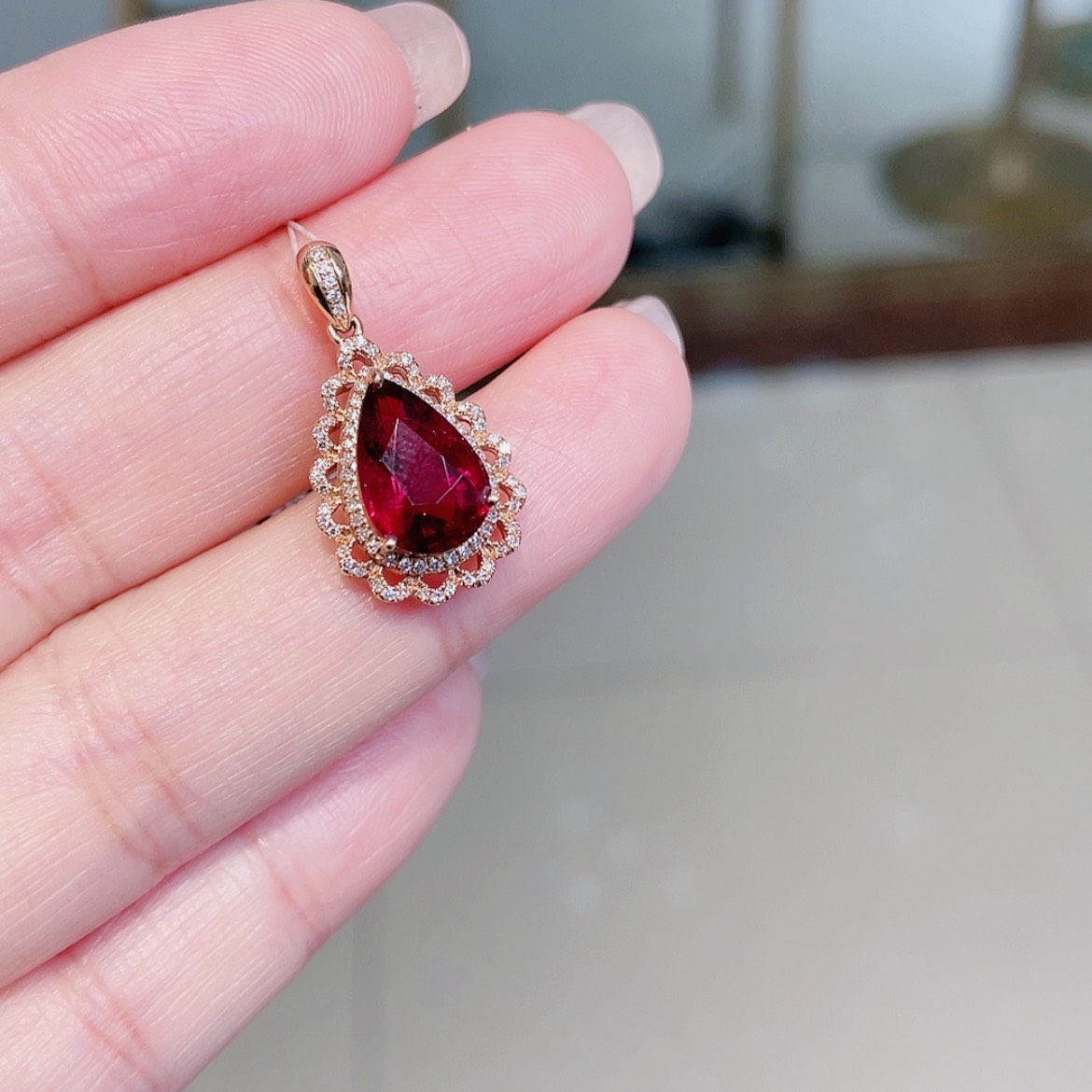 【闪购商品】碧玺吊坠18K金镶嵌曲***干