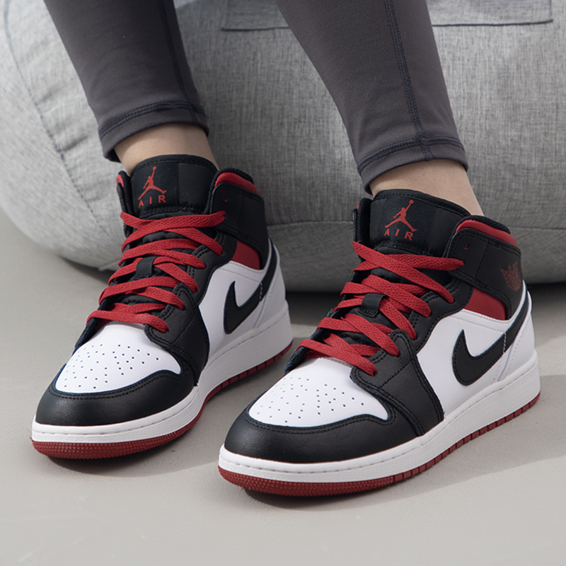 Nike耐克女鞋2023秋冬新款JORDAN 1大童鞋休闲运动篮球鞋DQ8423