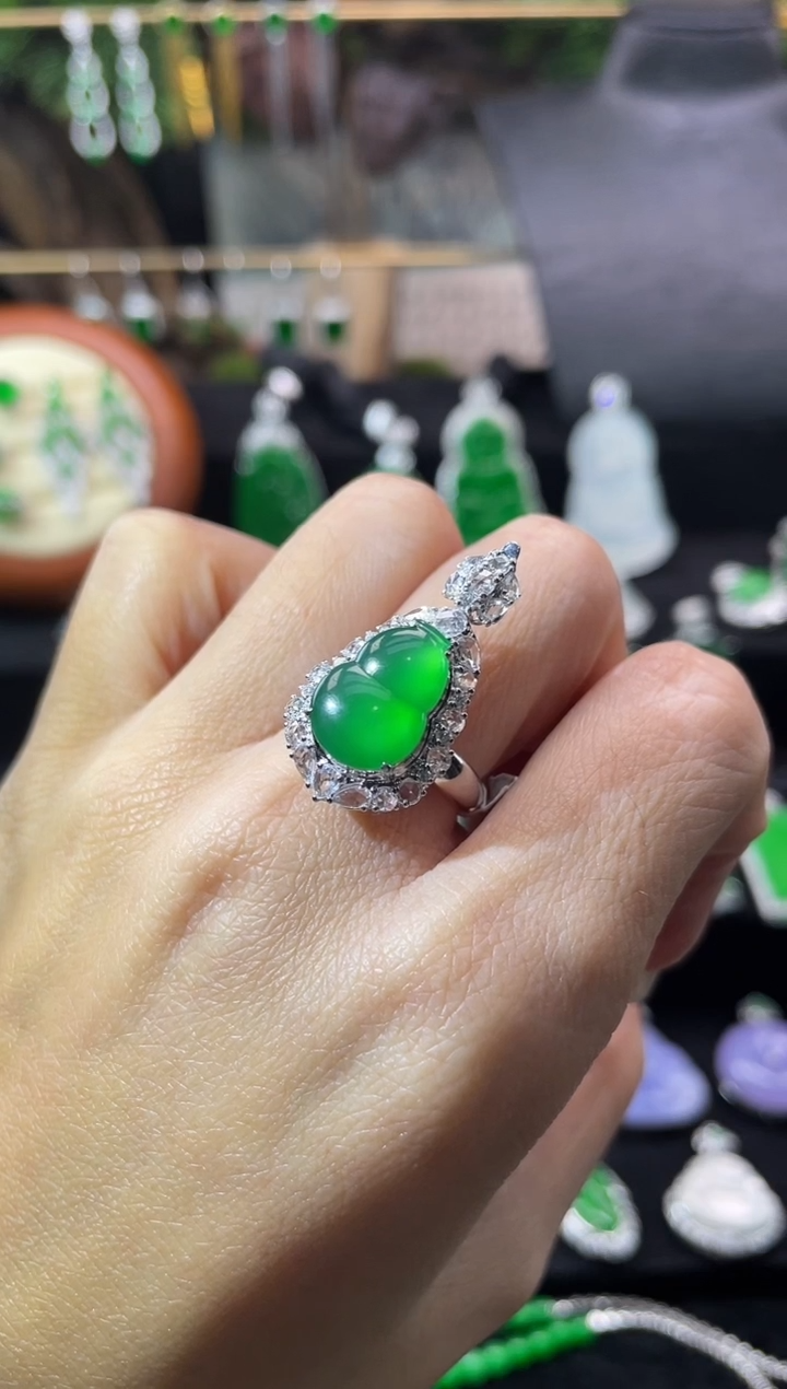 【闪购商品】翡翠吊坠戒指18K金镶嵌高冰阳绿葫芦吊坠戒指两用款