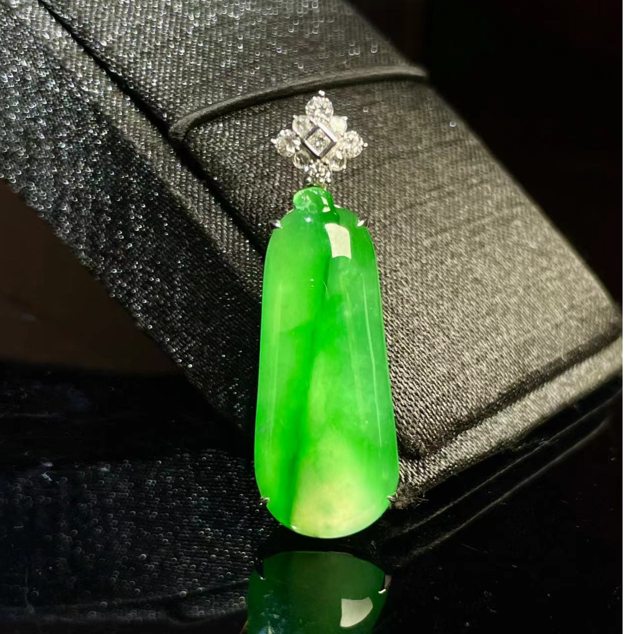 天然缅甸A货翡翠高冰阳绿飘花福瓜吊坠