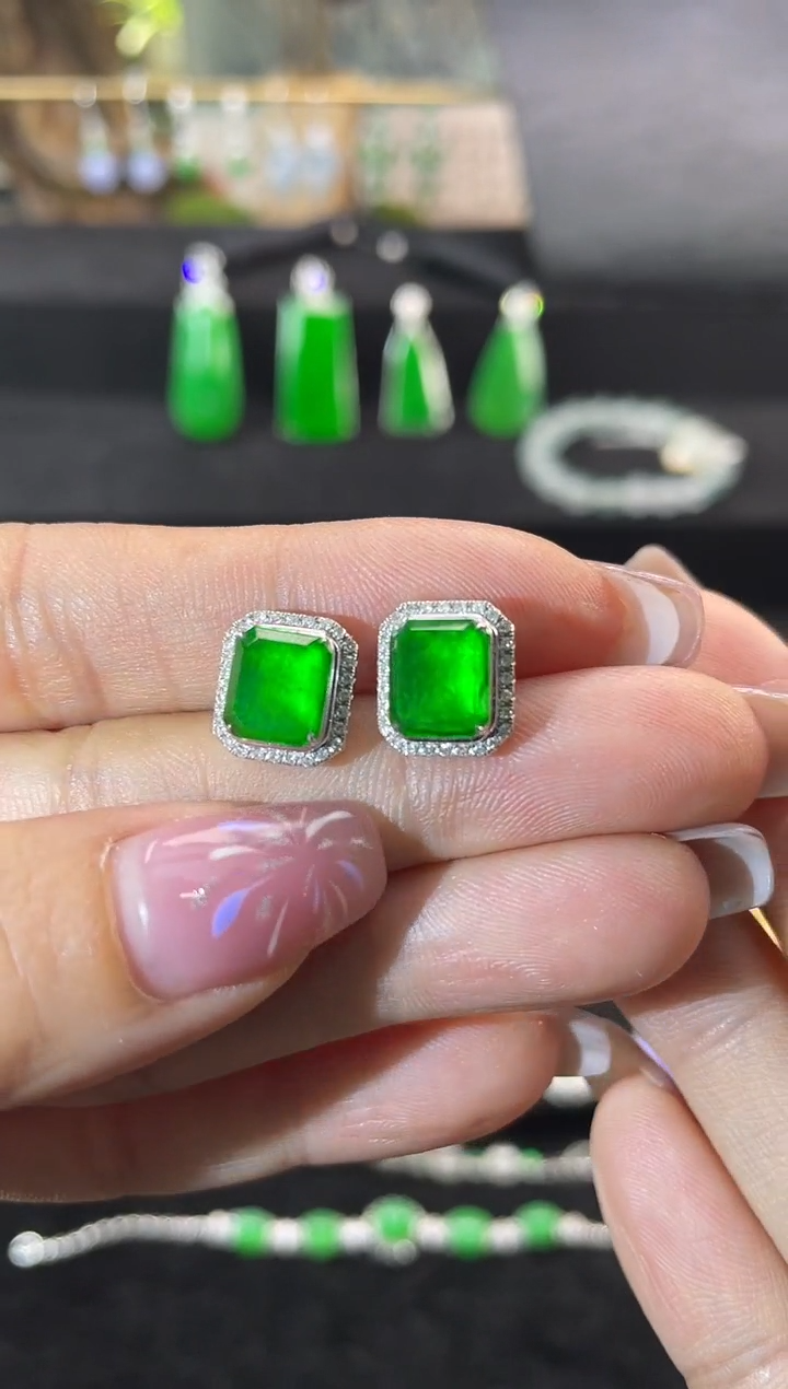 【闪购商品】翡翠耳钉18K金镶嵌方糖耳钉