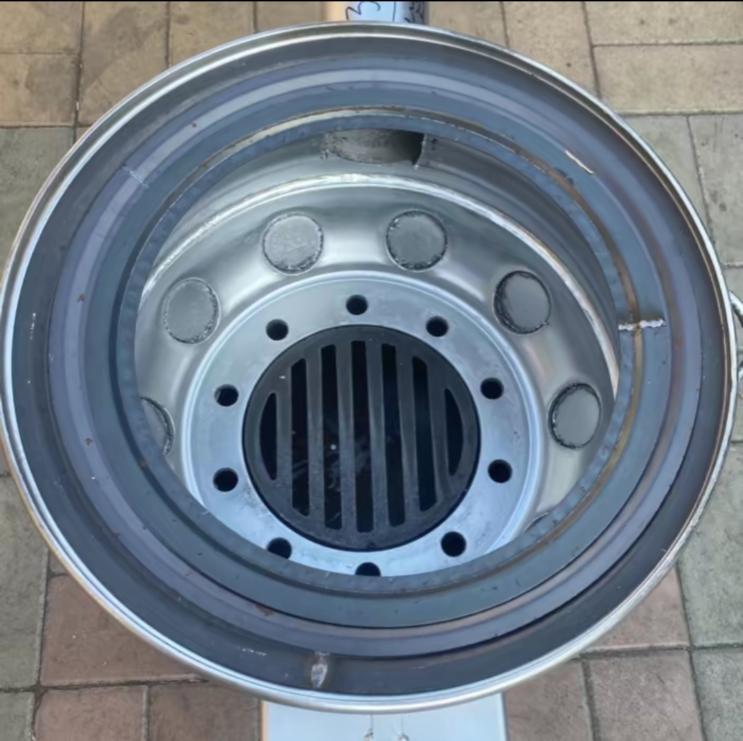 轮毂改装得抗造抗腐蚀的移动柴火灶台