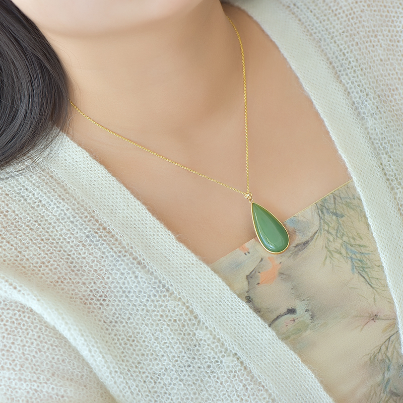 天然和田玉老料碧玉水滴无事牌辣绿碧玉项链吊坠