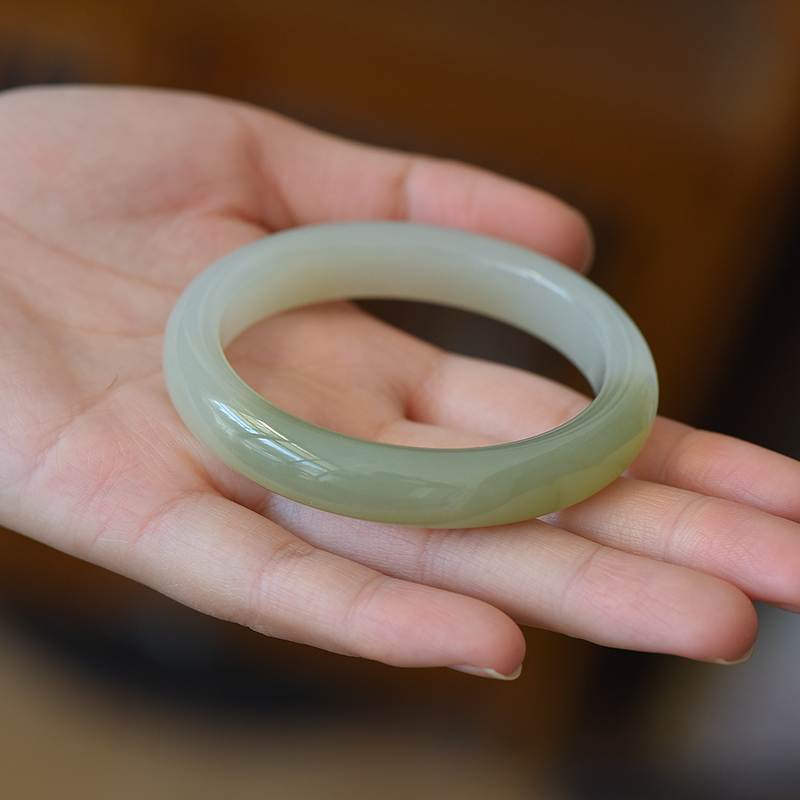 天然和田玉青海白底翘翠手镯翠青正圈手镯无黑点无棉裂女士珠宝