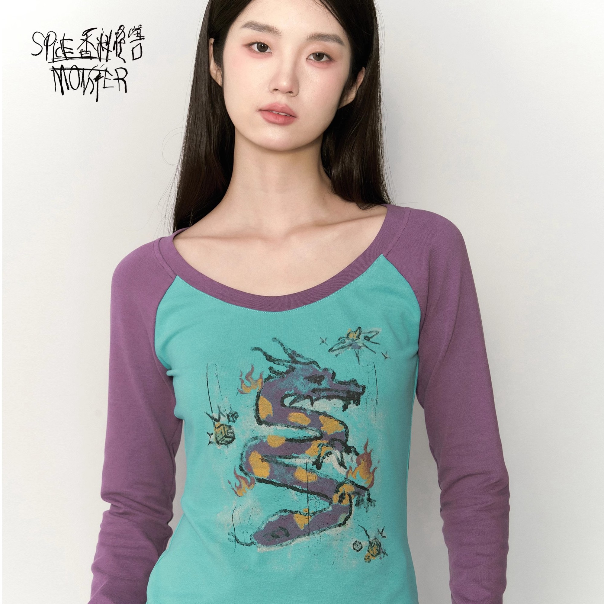 香料怪兽秋冬新款原创设计大领口插肩针Z修身堆堆袖【龙蛇撞色T】