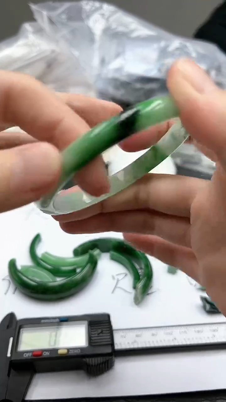 【闪购商品】翡翠手镯未镶嵌B23