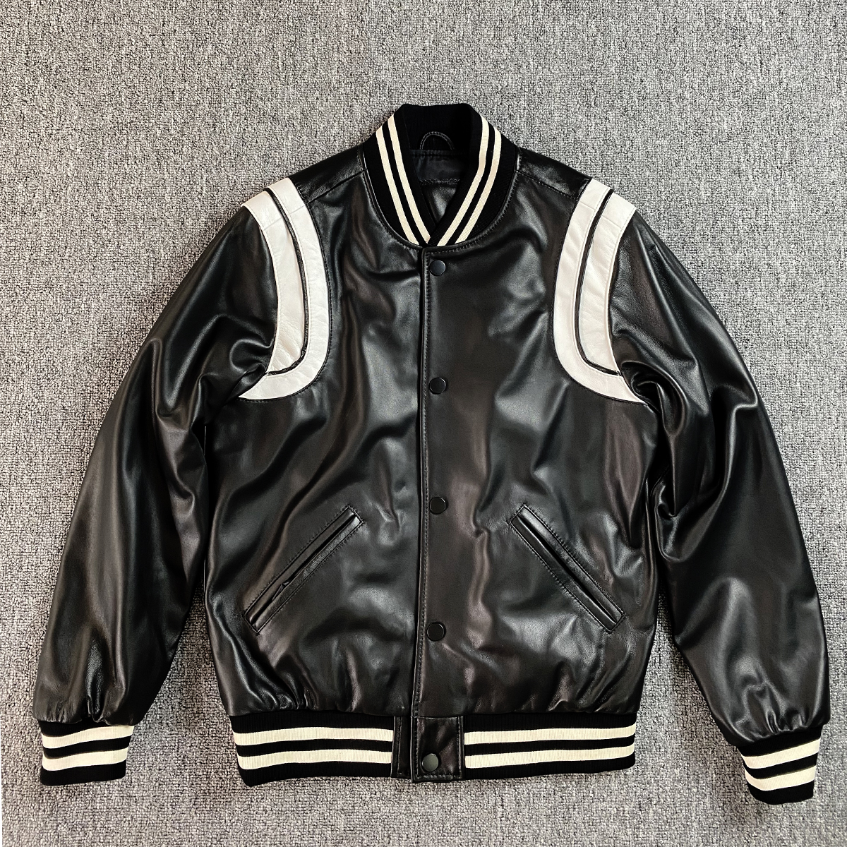 秋冬新款棒球服真皮皮衣短款皮夹克黑色立领男士男生皮撞色