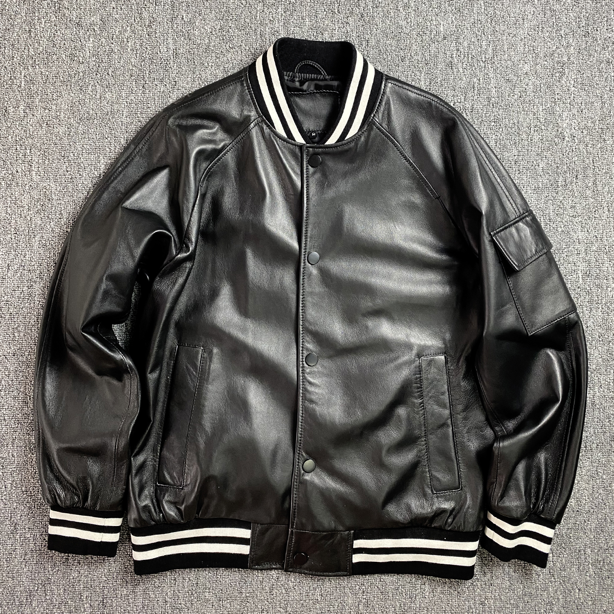 秋冬新款宽松棒头层绵羊皮棒球服休闲百搭黑色短外套男真皮皮夹克