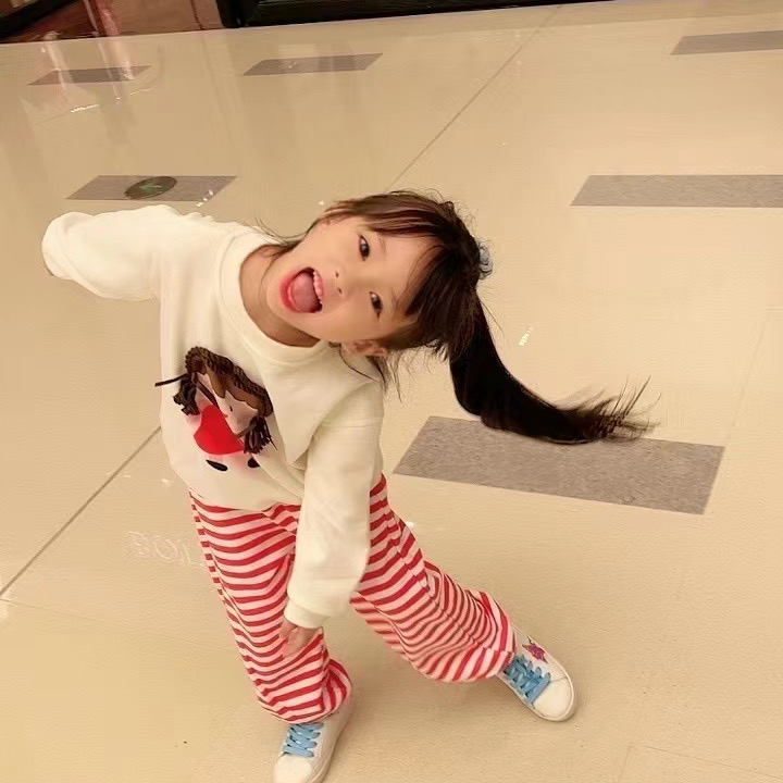 诗兰佩奇童装秋冬小辩女孩两件套