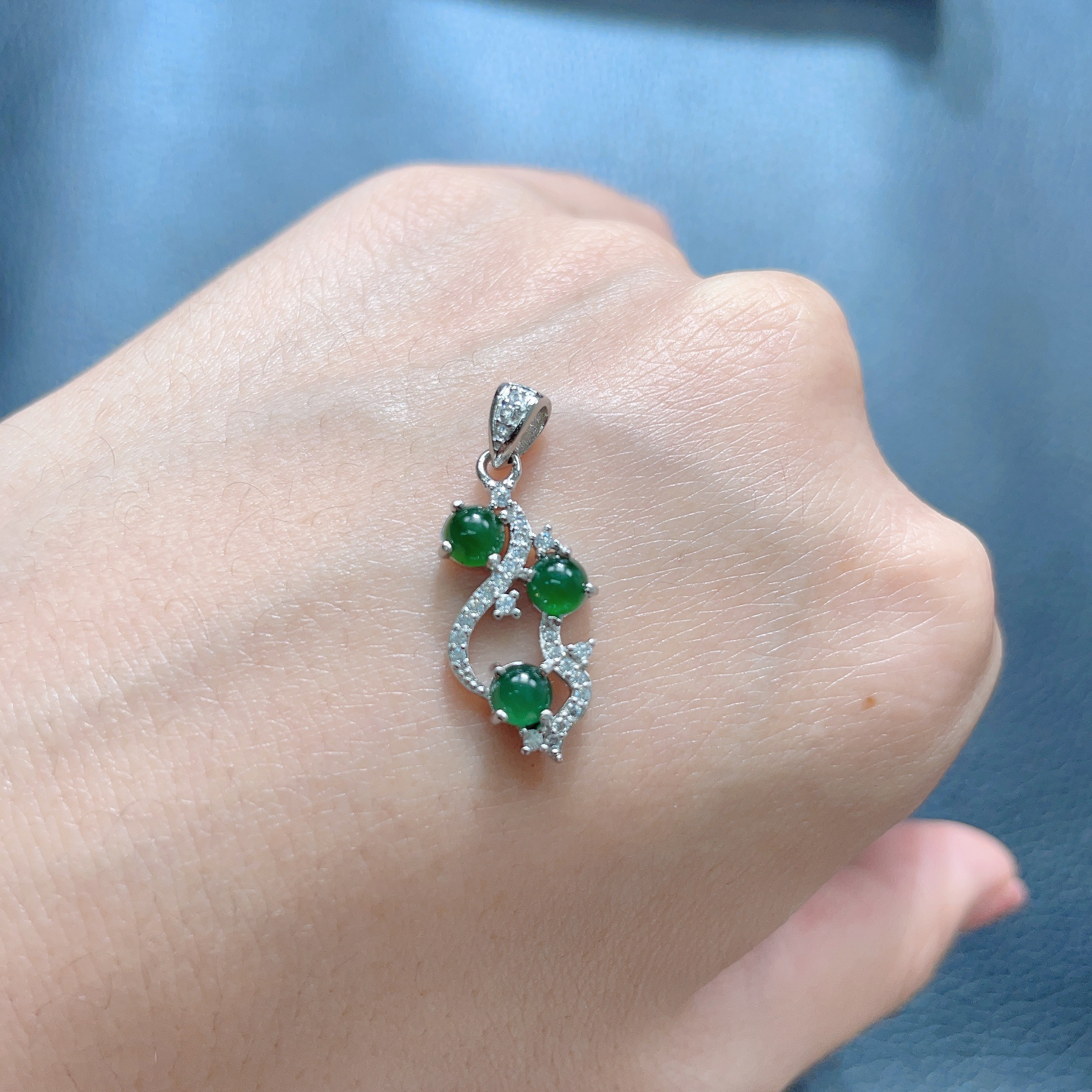 天然翡翠A货特色精品女士吊坠卡21.3*10*2.5裸石卡3.5 中国好珍宝