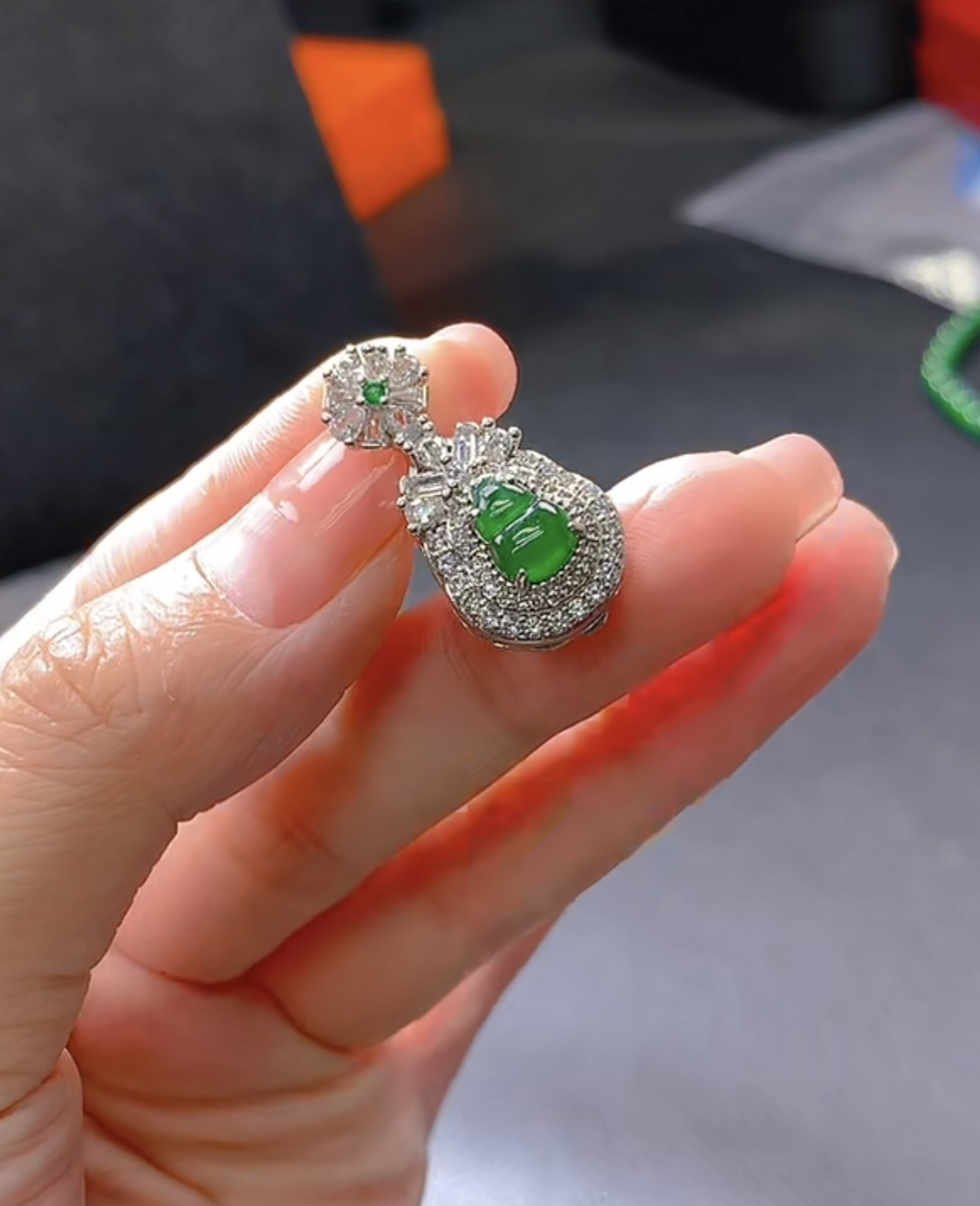 天然A货翡翠吊坠葫芦