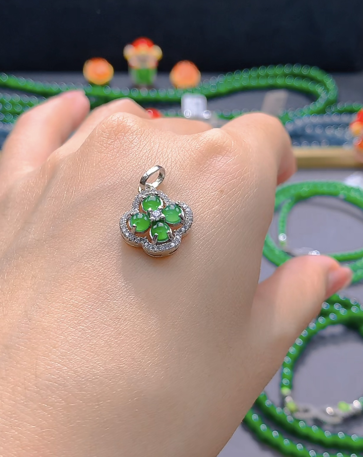 天然A货翡翠四叶草吊坠