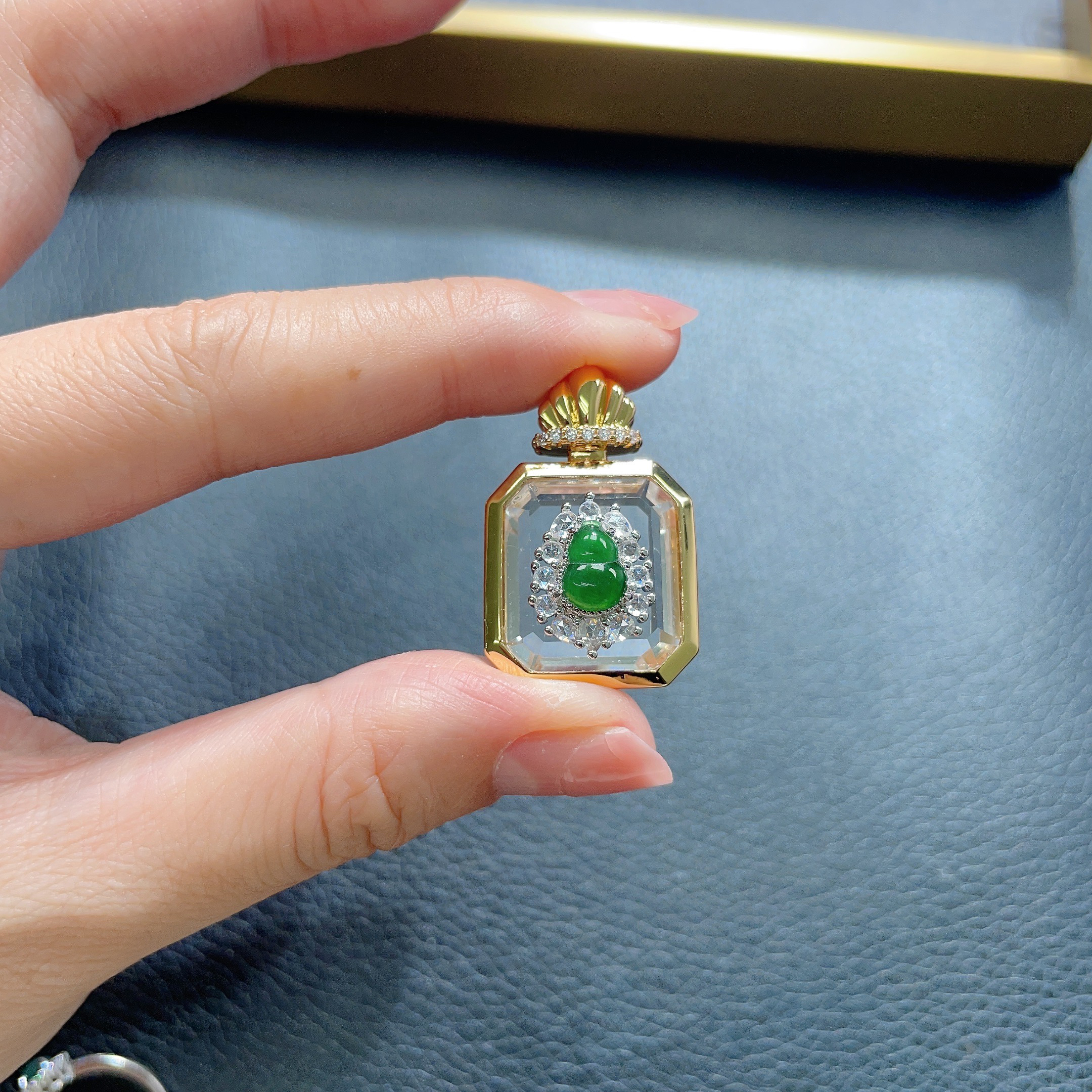 天然翡翠A货特色葫芦锁骨项链吊坠款 尺寸30*19.5*9.7中国好珍宝