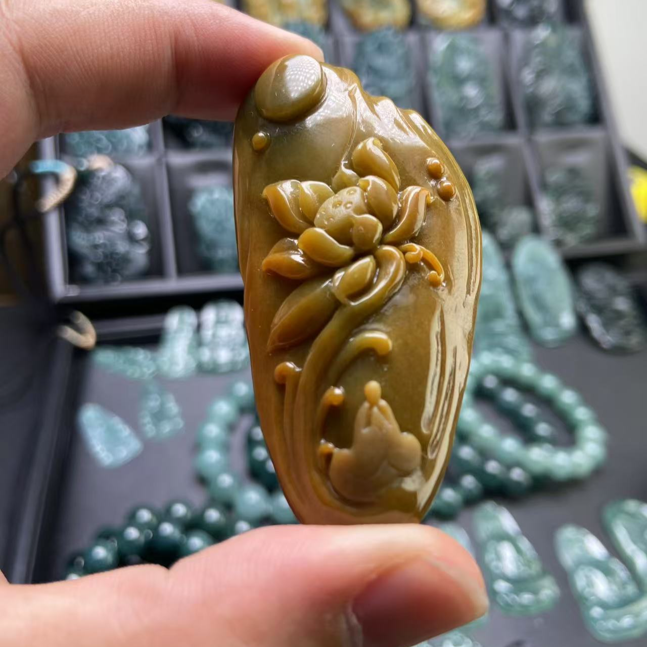 黄翡悟道吊坠全黄翡翠天然A货糯种无棉无纹无裂卡66*32*12