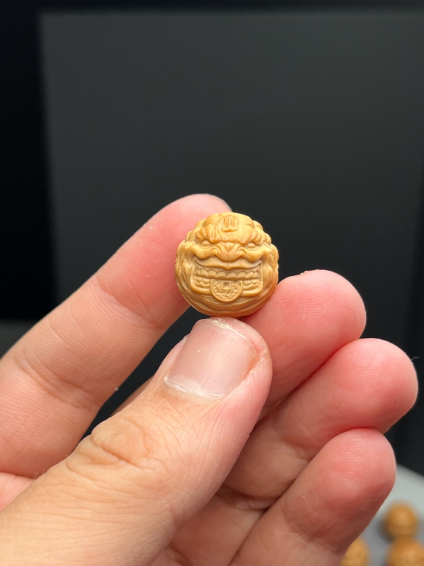 猴头核桃雕刻金币恶僧