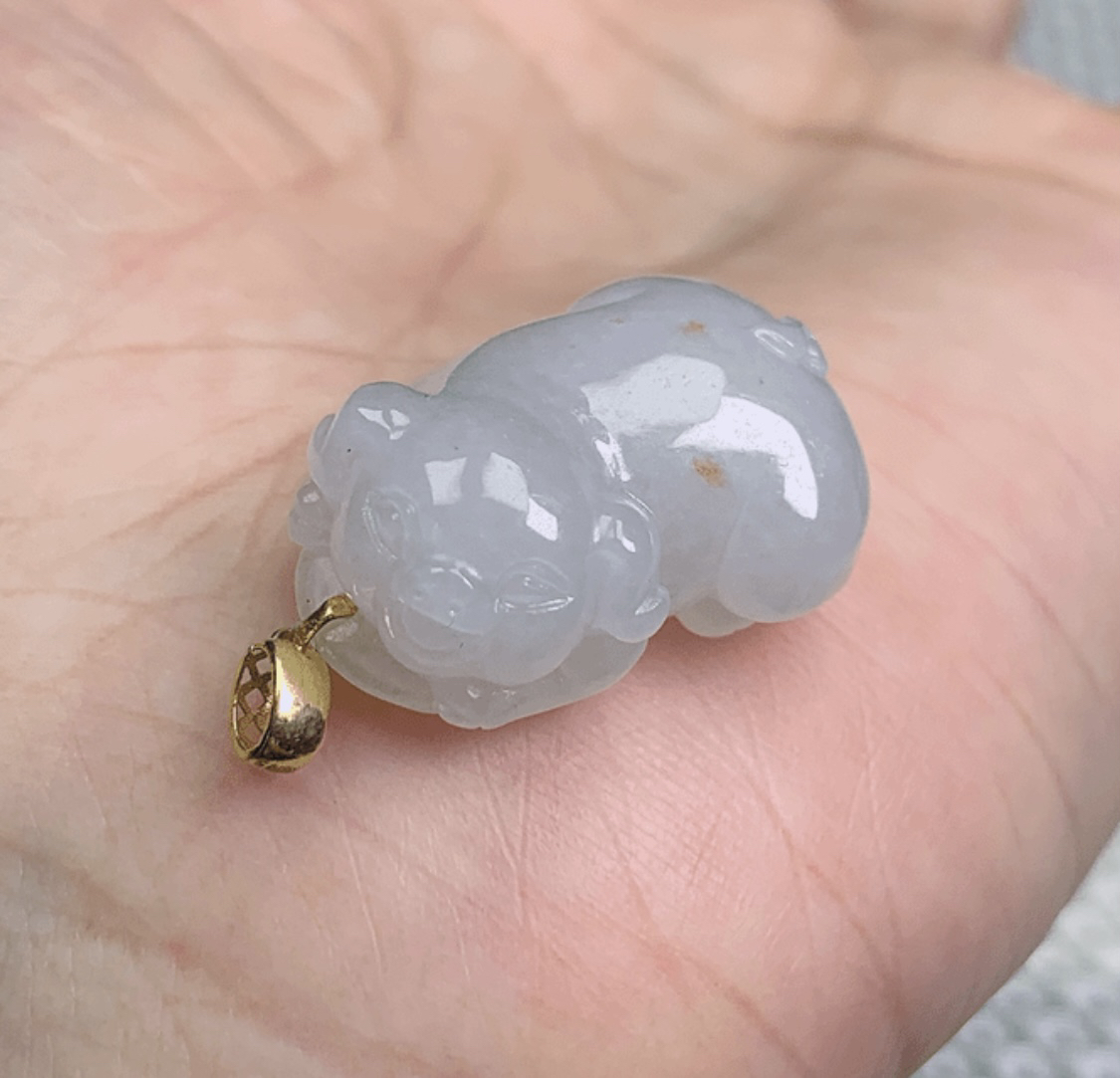 缅甸天然翡翠A货18k金镶嵌冰润洒金生肖猪吊坠36尺寸21x14.8x10.4