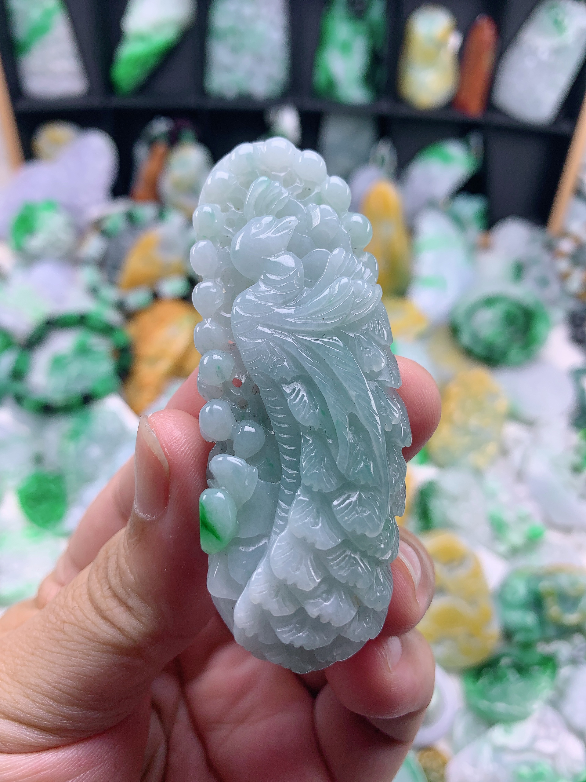 缅甸天然翡翠A货飘阳绿孔雀吊坠