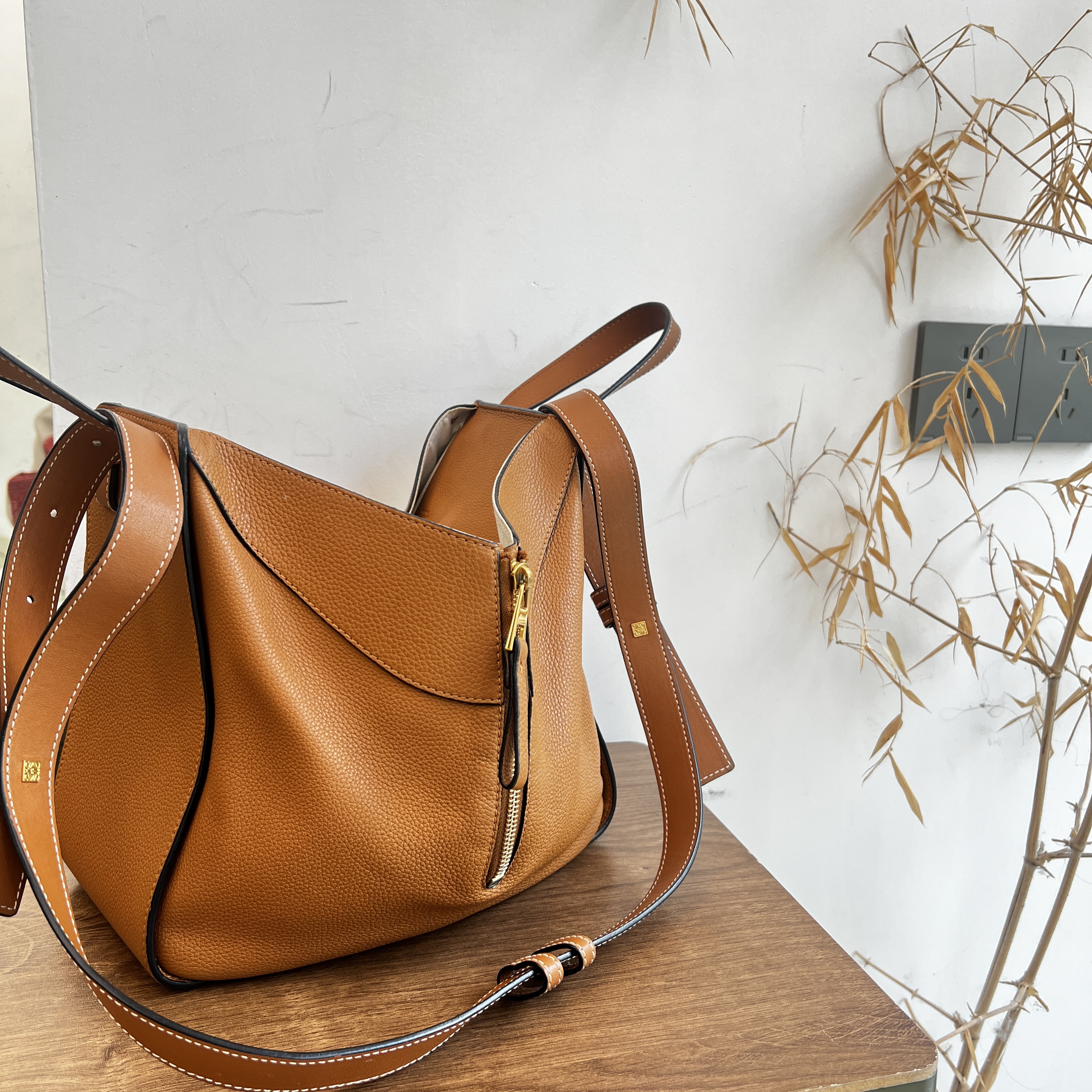 99新 LOEWE/罗意威 【嘻哈专属】/D2293/金棕色吊床包/小号