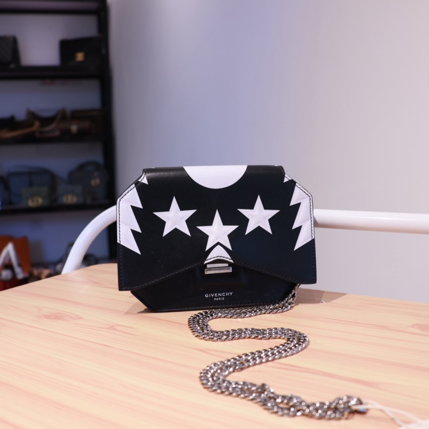 99新 Givenchy/纪梵希 【嘻哈】黑色星星斜挎包