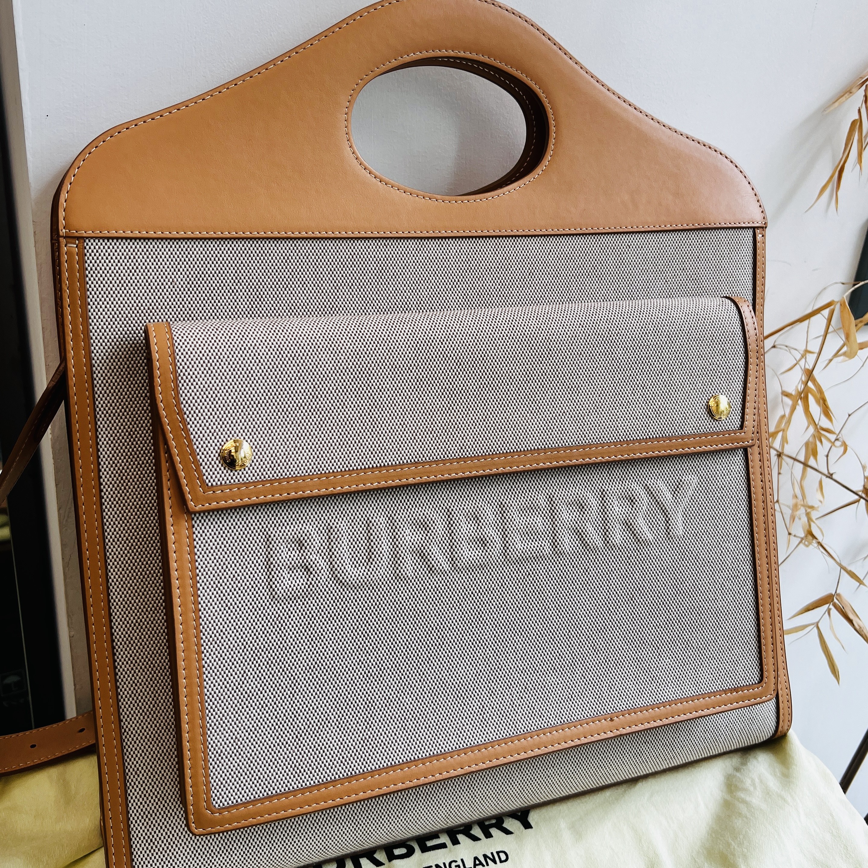99新 BURBERRY/博柏利 【嘻哈专属】/D8381/米色手提单肩包