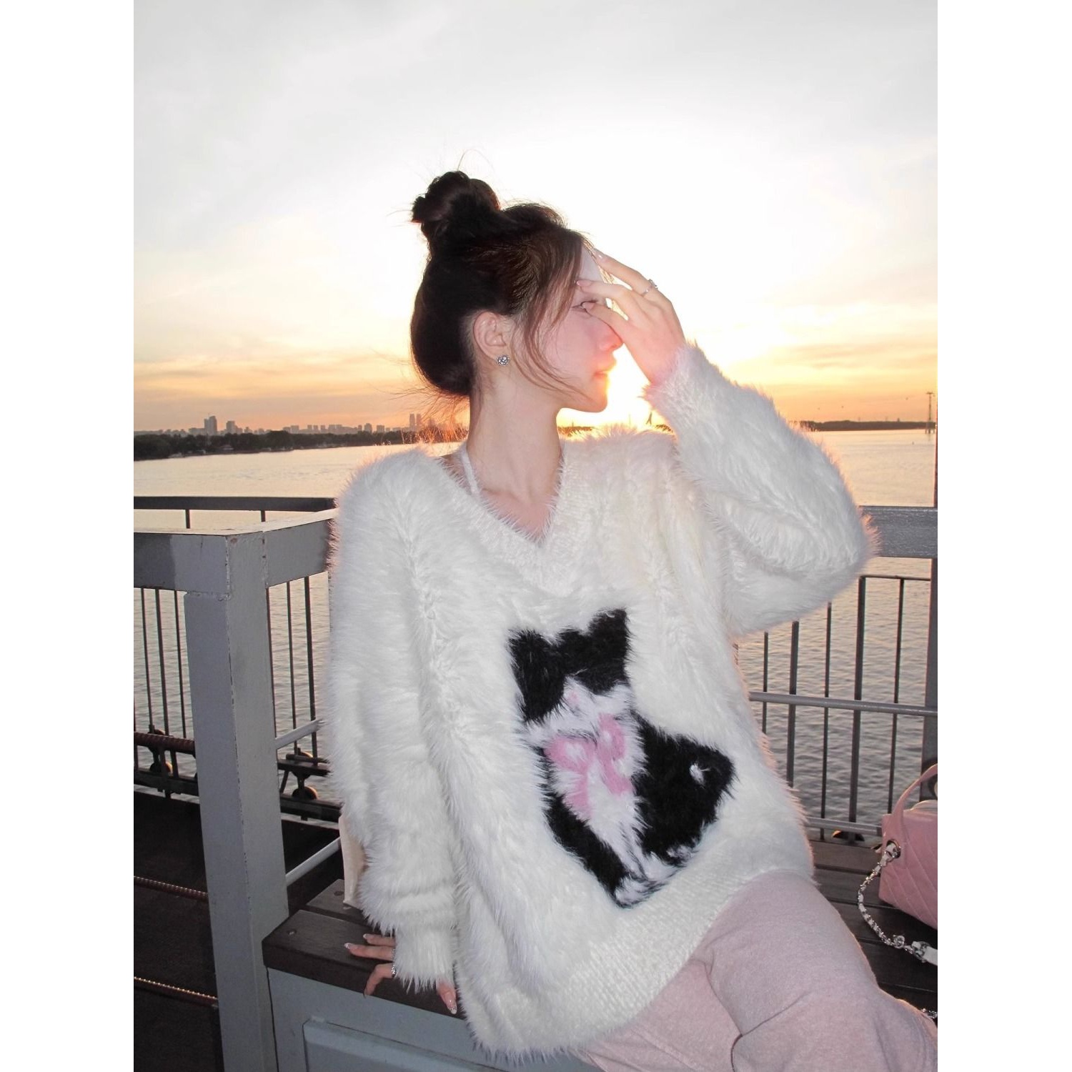 2025新款仿貂毛蝴蝶结可爱风猫咪毛衣女秋冬慵懒风v领针织上衣女