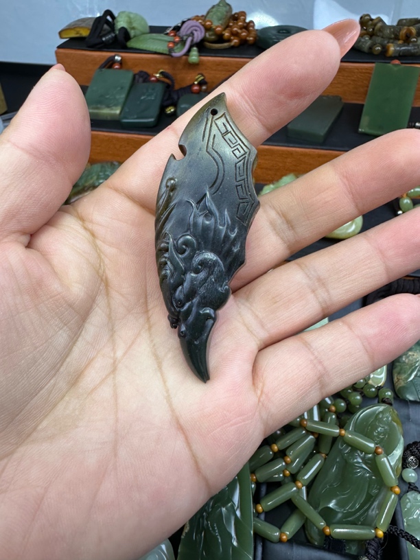 河磨玉磨玉鹰头挂件