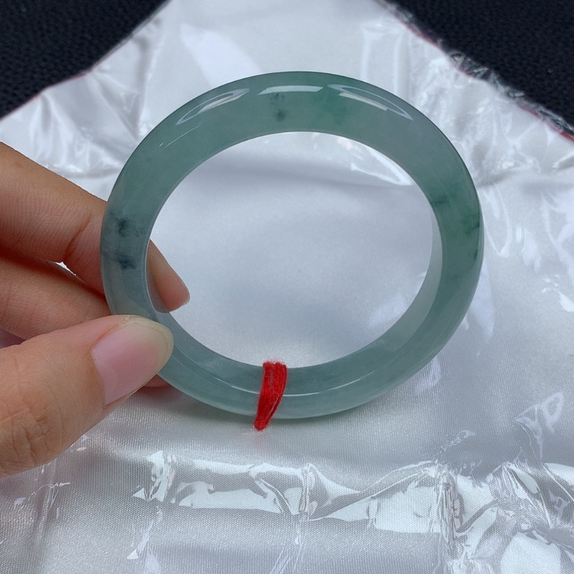 【闪购商品】翡翠手镯未镶嵌心***?