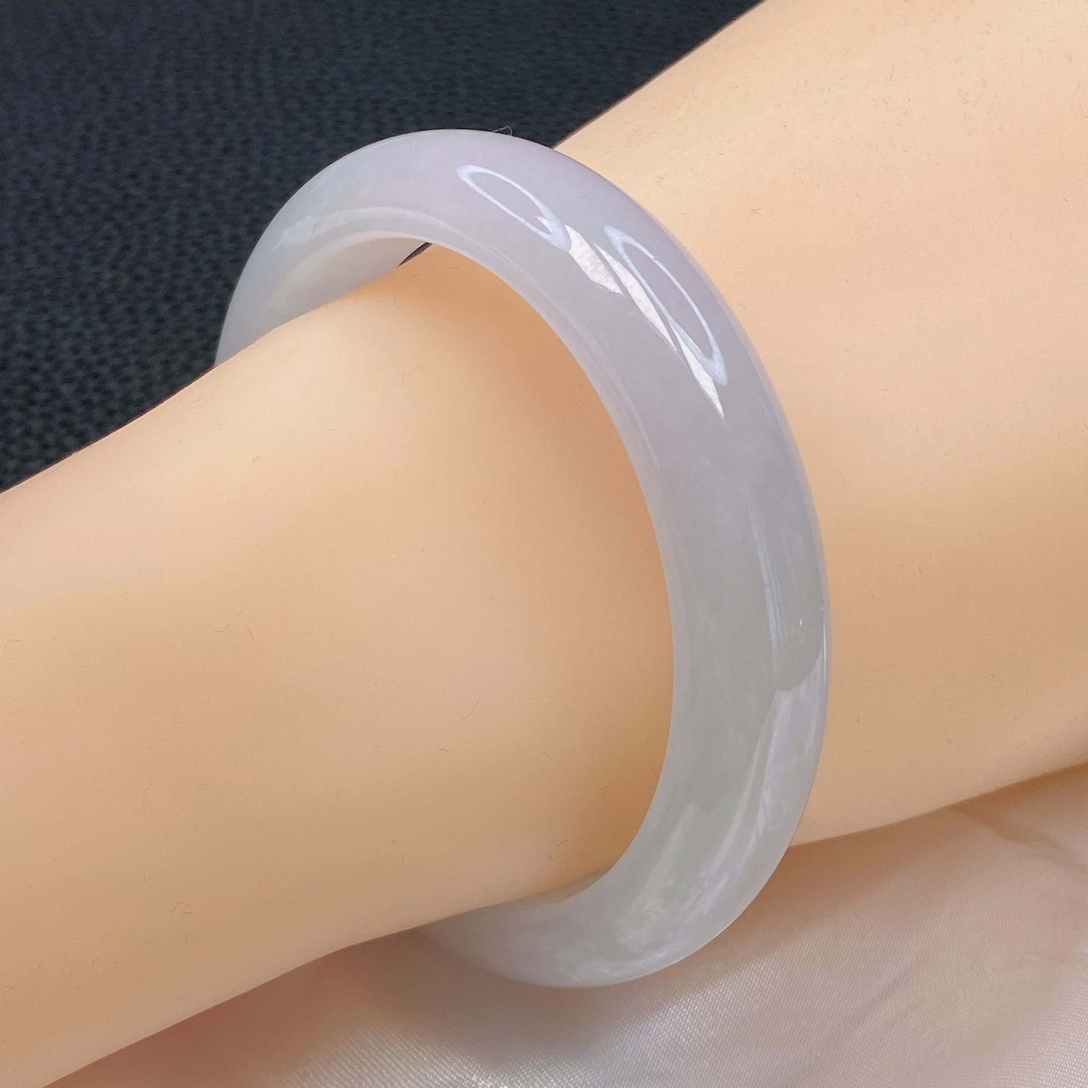 54圈口翡翠起光白月光宽边手镯时尚百搭少女妈妈款精美冰透女款镯