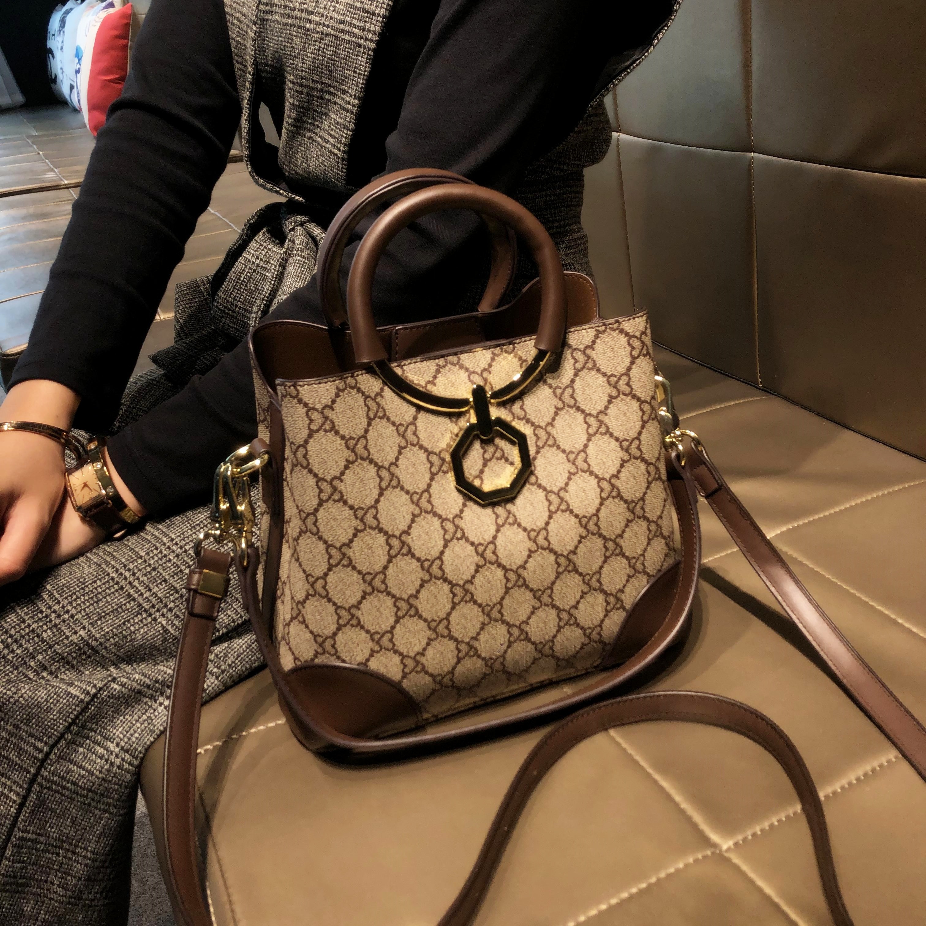 网红女士女式大容量水桶新款小众轻奢斜挎包女款爆款2025新款