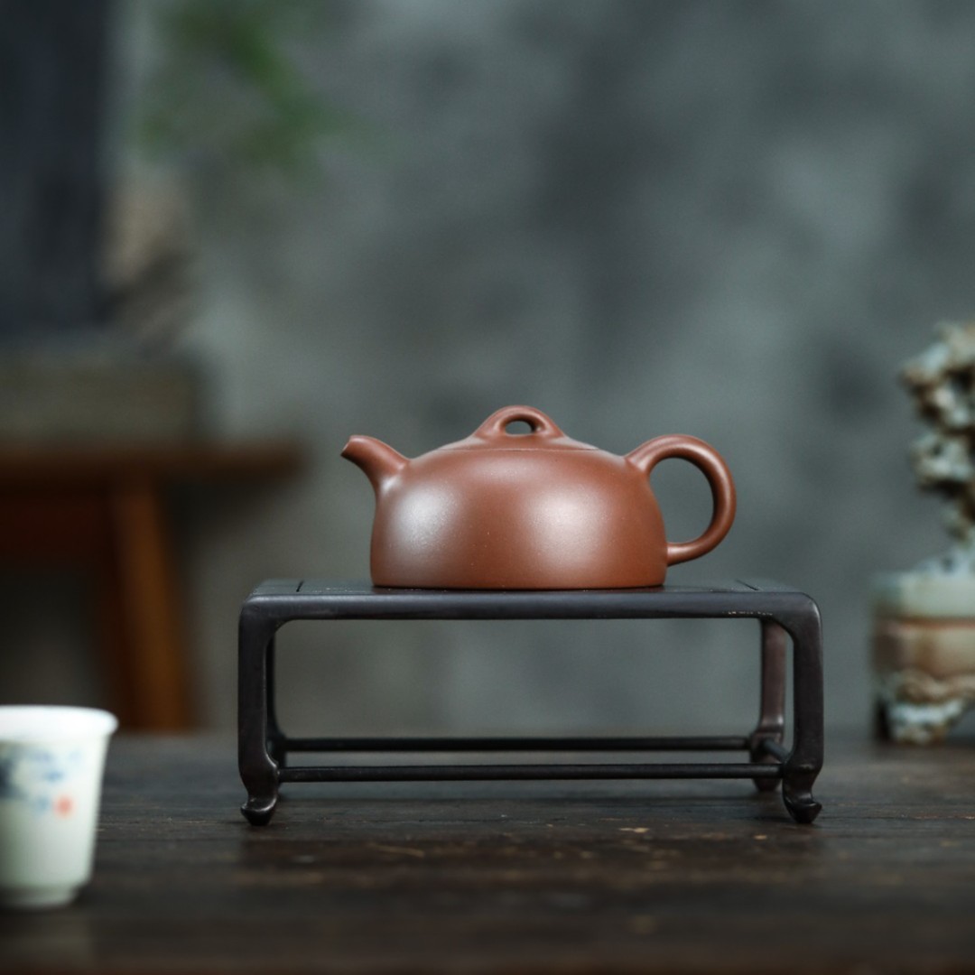 紫泥 明式半月壶 160CC 全手工制 内推球孔
