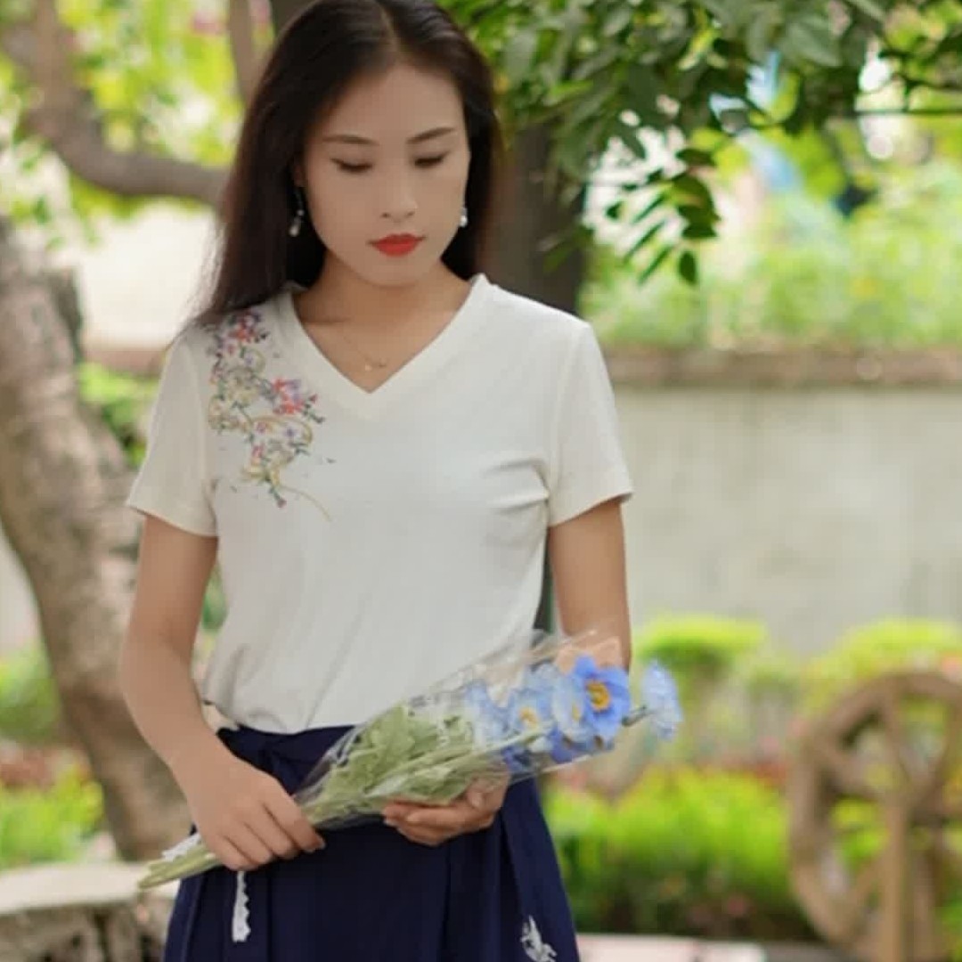 生活在左2023夏季新品交襟V领百搭显瘦纯棉短袖T恤上衣女1932244