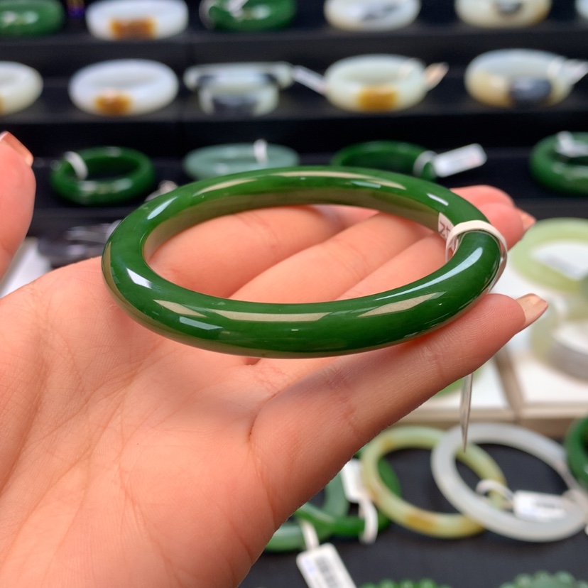 【闪购商品】和田玉手镯未镶嵌清**月