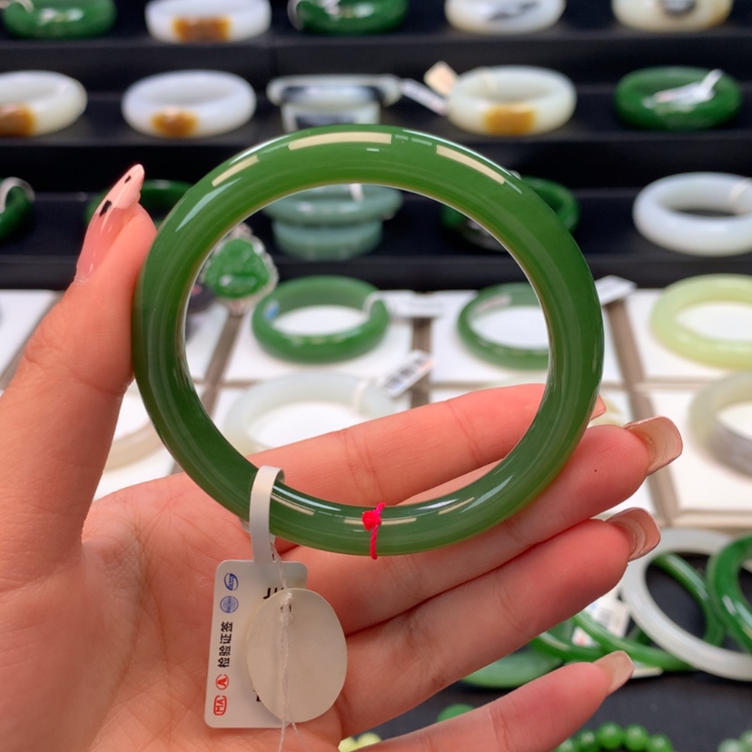【闪购商品】和田玉手镯未镶嵌栀*