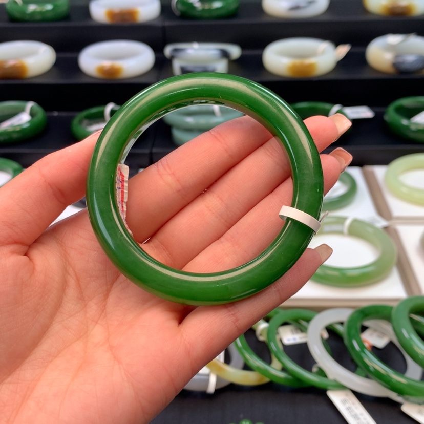 【闪购商品】和田玉手镯未镶嵌可****有