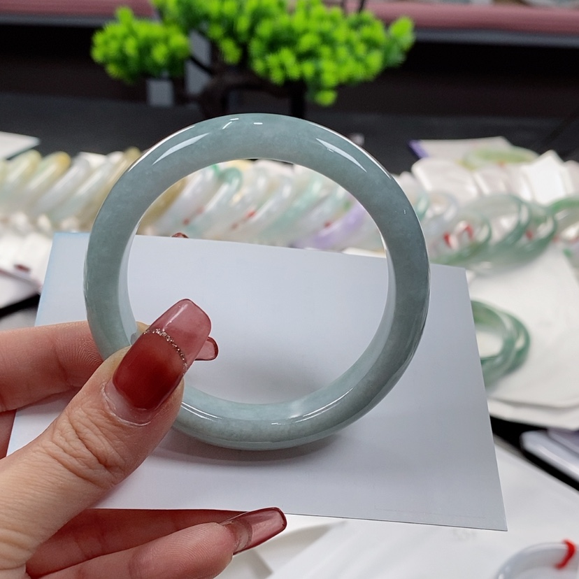 【闪购商品】翡翠手镯未镶嵌l**a