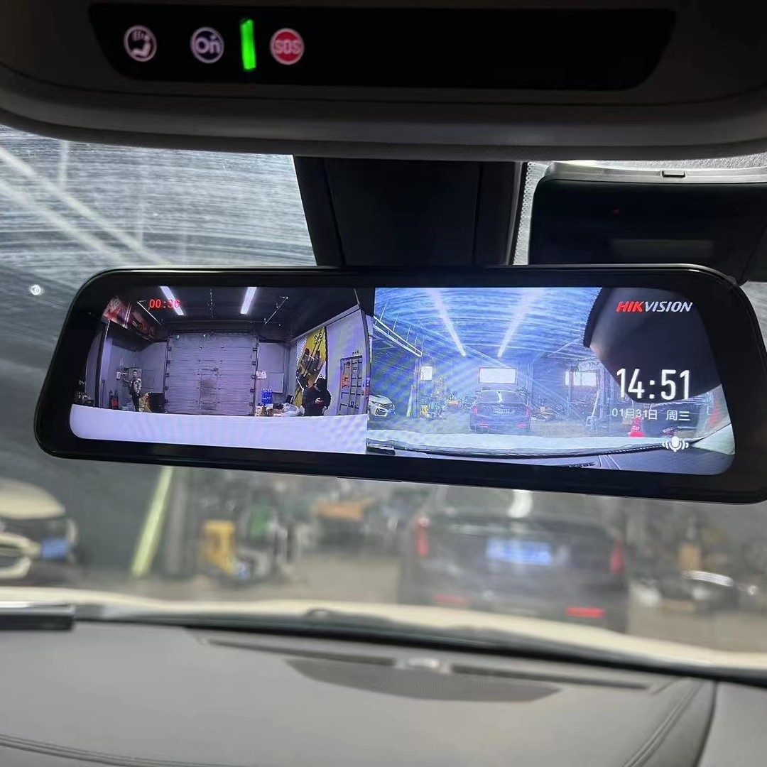 凯迪拉克鲨鱼鳍流媒体前后双录记录仪