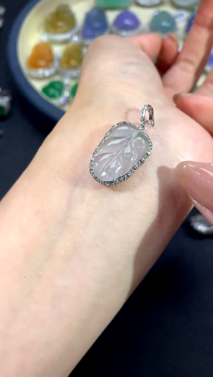 【闪购商品】翡翠吊坠(不含链)18K金镶嵌11-叶子（多样性发货）