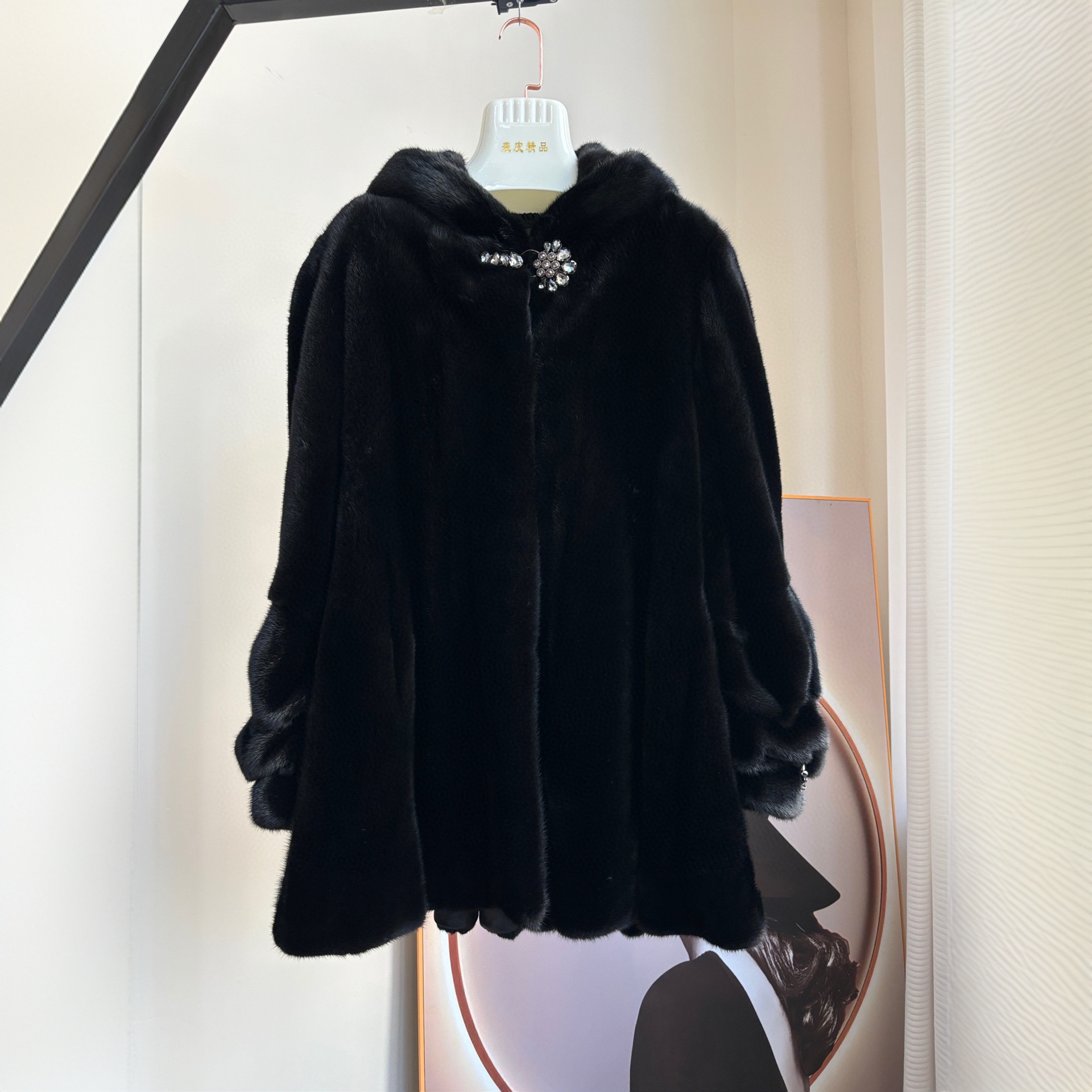 黑色经典六浪连帽2025进口水貂皮草短二天鹅绒整貂网红直播福利