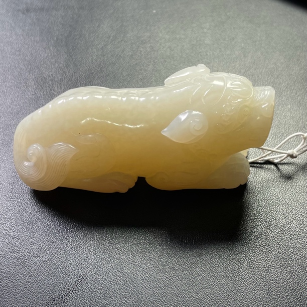 老库房和田白玉瑞兽手把件