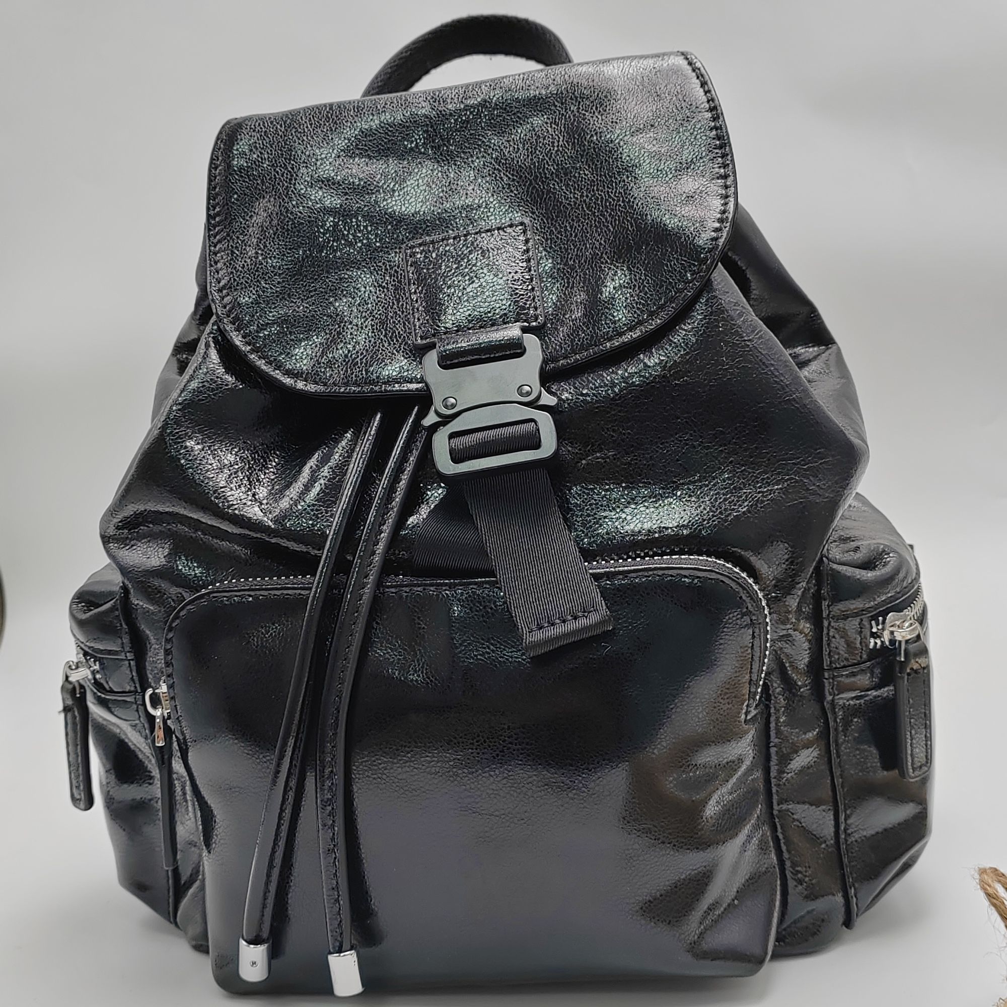 香家头层龟裂皮双肩包柔软轻便大容量抽绳款