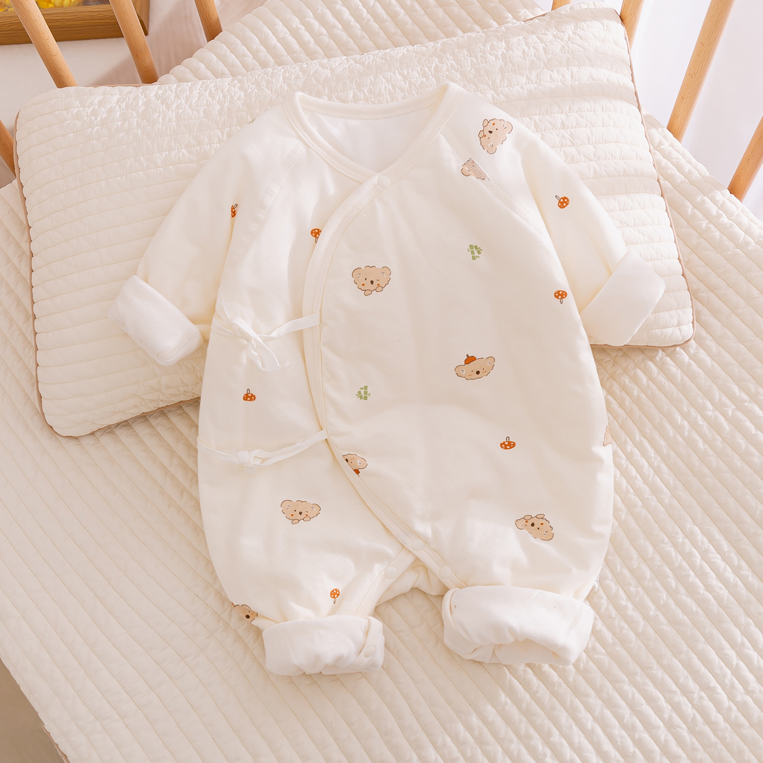 40克薄棉服新生婴儿连体衣秋冬季初生宝宝哈衣夹棉衣服a类0-3个月
