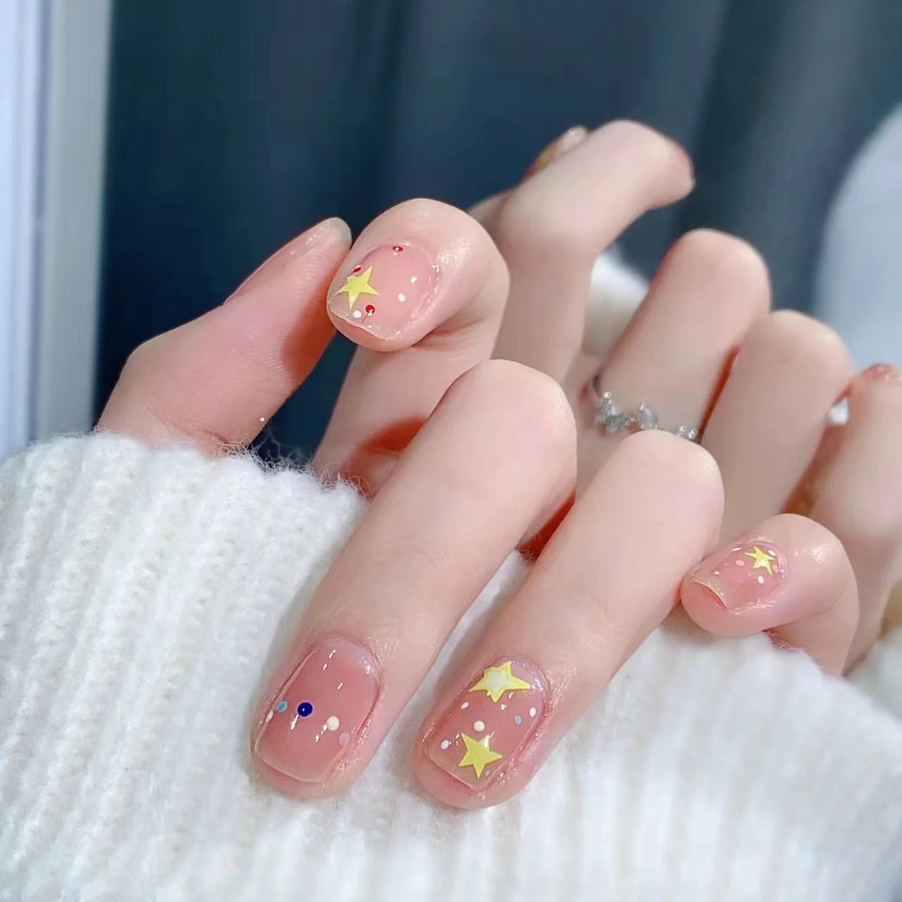 学生穿戴甲星光点点新款高级感裸色穿戴甲显白指甲贴片短款美甲